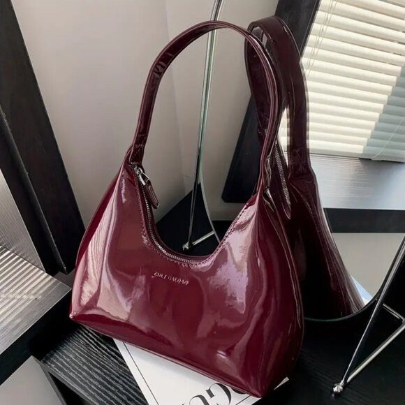 Statement vegan leather bag in a stunning wine red - Picture 1 of 4